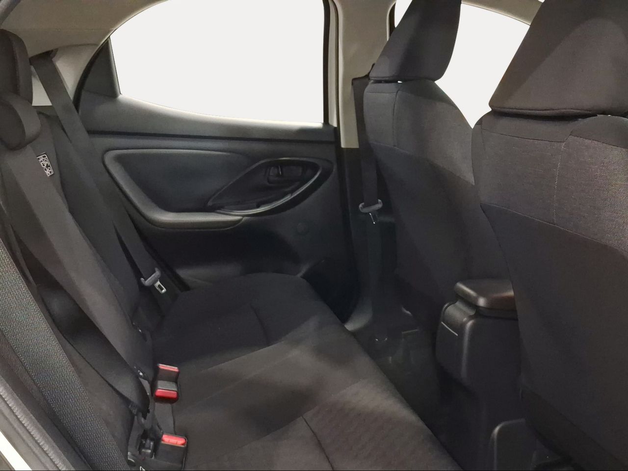 Toyota Yaris 1.5 120H Active Tech  - Foto 8