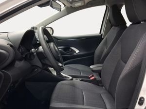 Toyota Yaris 1.5 120H Business Plus  - Foto 13