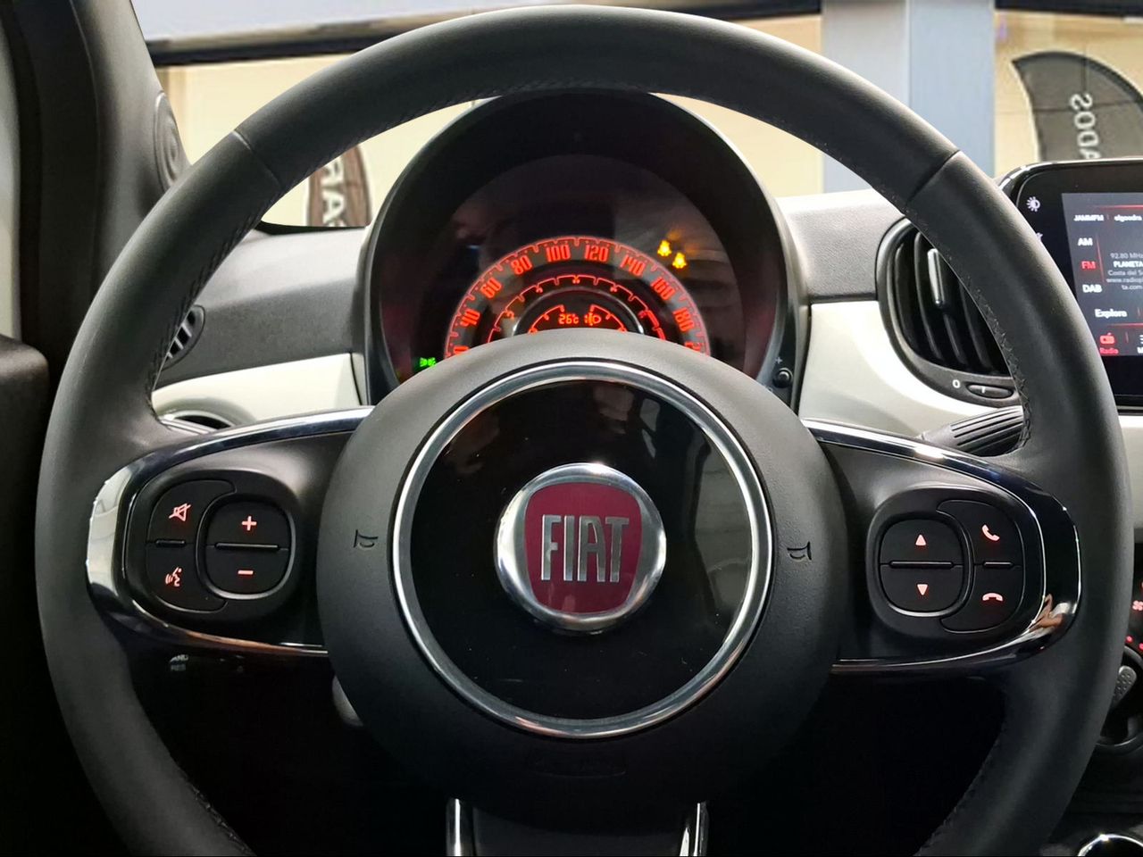Fiat 500 Cult 1.0 Hybrid 51KW (70 CV)  - Foto 17
