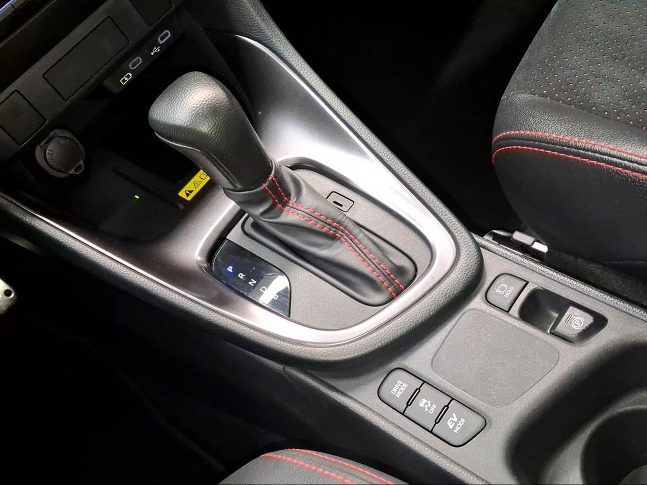 Toyota Yaris 1.5 130H GR Sport Plus  - Foto 25