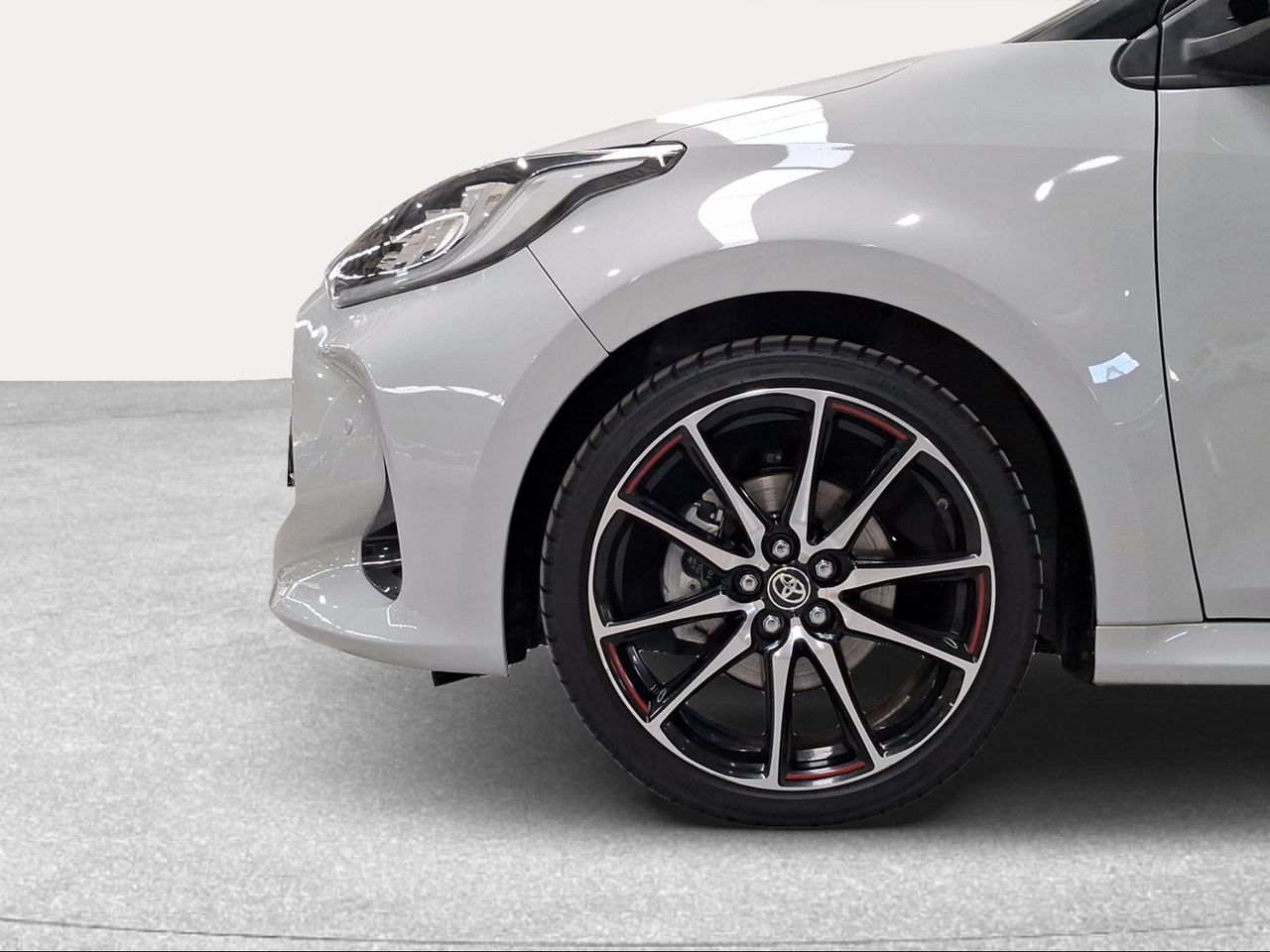 Toyota Yaris 1.5 130H GR Sport Plus  - Foto 17