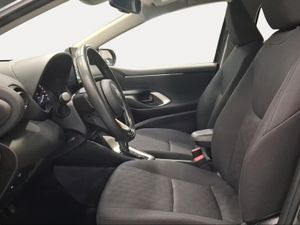 Toyota Yaris 1.5 120H Active Plus  - Foto 13