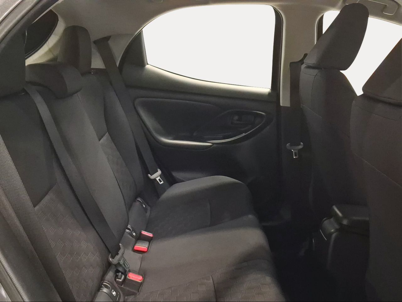 Toyota Yaris 1.5 120H Active Plus  - Foto 8