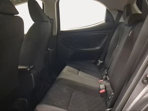 Toyota Yaris 1.5 120H Active Plus  - Foto 12
