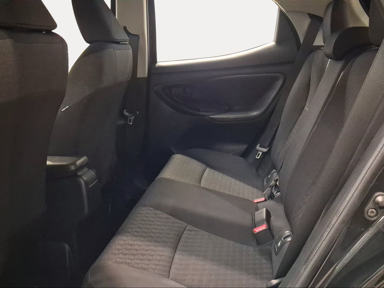 Toyota Yaris 1.5 120H Active Tech  - Foto 12