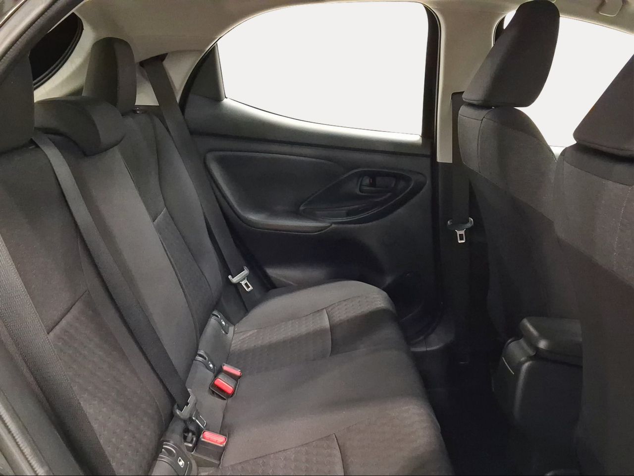 Toyota Yaris 1.5 120H Active Tech  - Foto 8