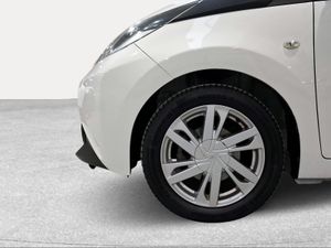 Toyota Aygo 1.0 70 x-play  - Foto 17