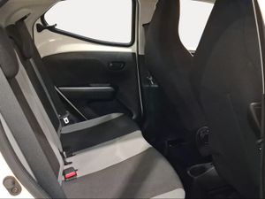 Toyota Aygo 1.0 70 x-play  - Foto 8