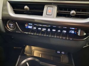 Lexus UX 2.0 250h Business  - Foto 17