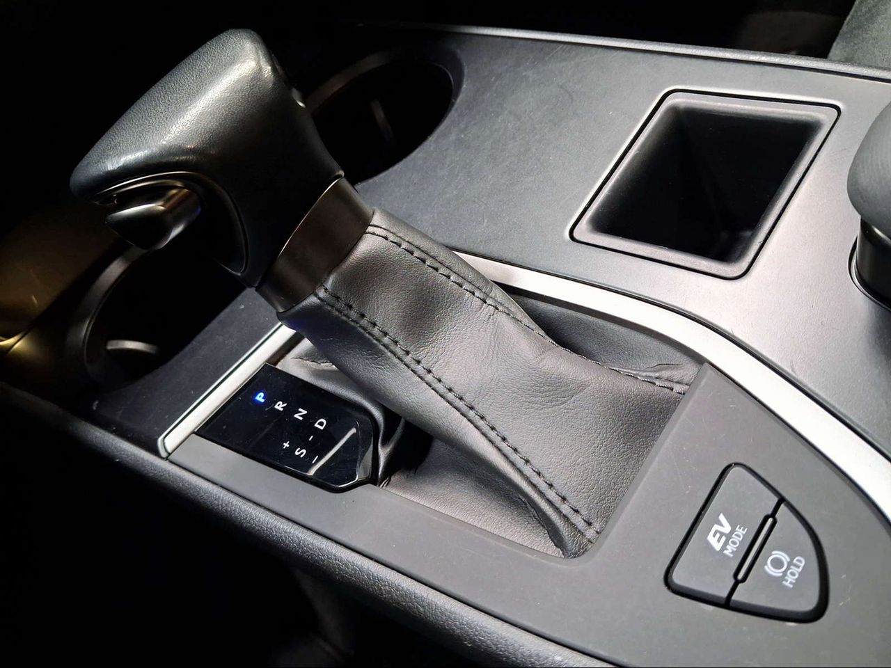 Lexus UX 2.0 250h Business  - Foto 16