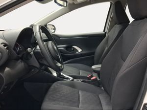 Toyota Yaris 1.5 120H Active Plus  - Foto 13