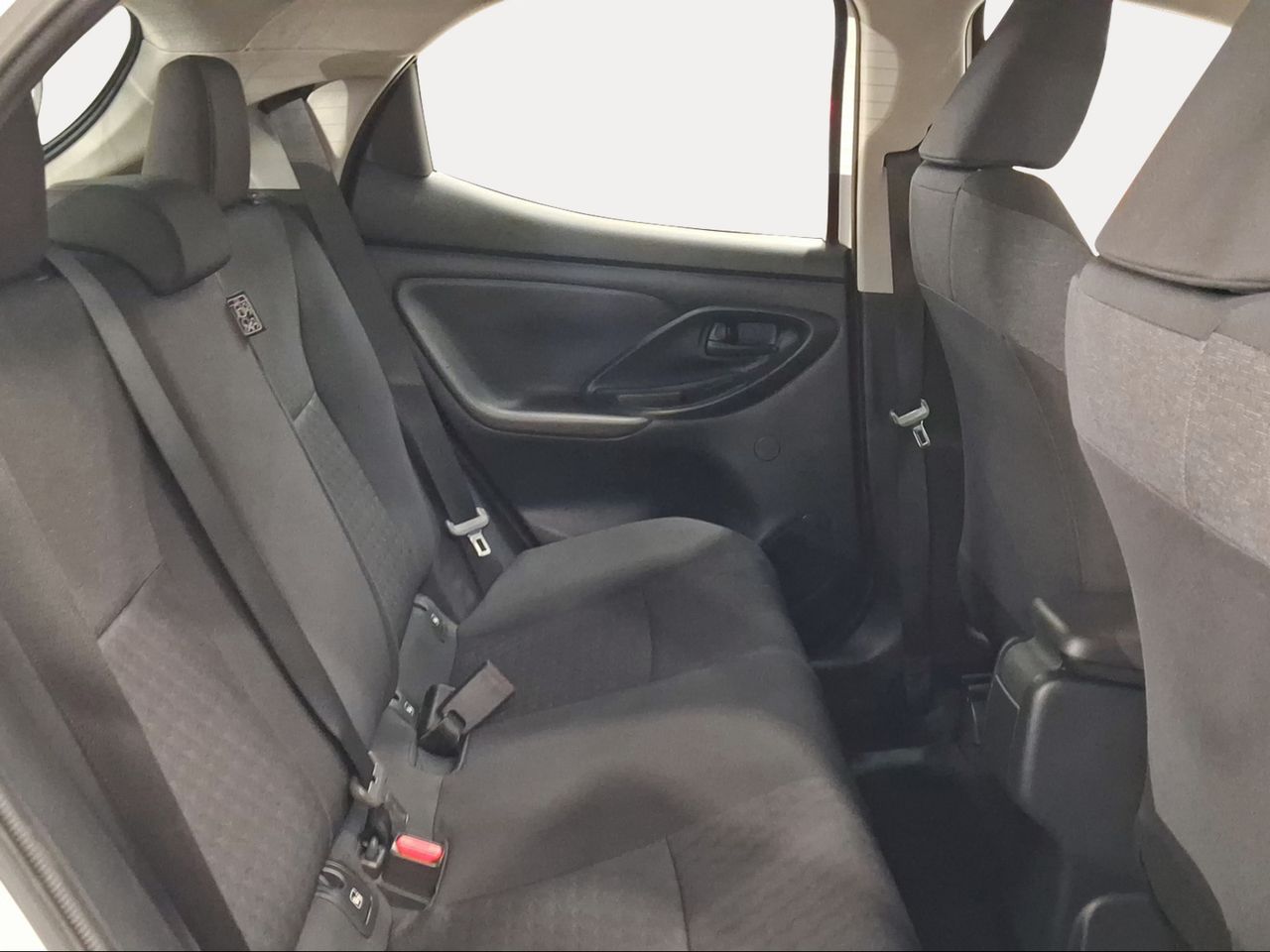 Toyota Yaris 1.5 120H Active Tech  - Foto 8