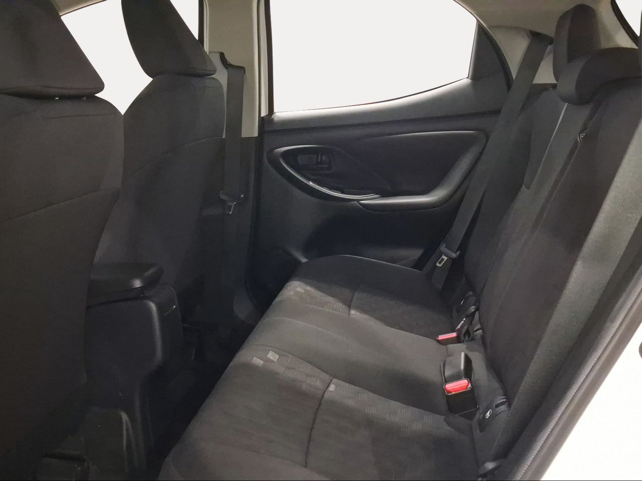 Toyota Yaris 1.5 120H Active Plus  - Foto 12