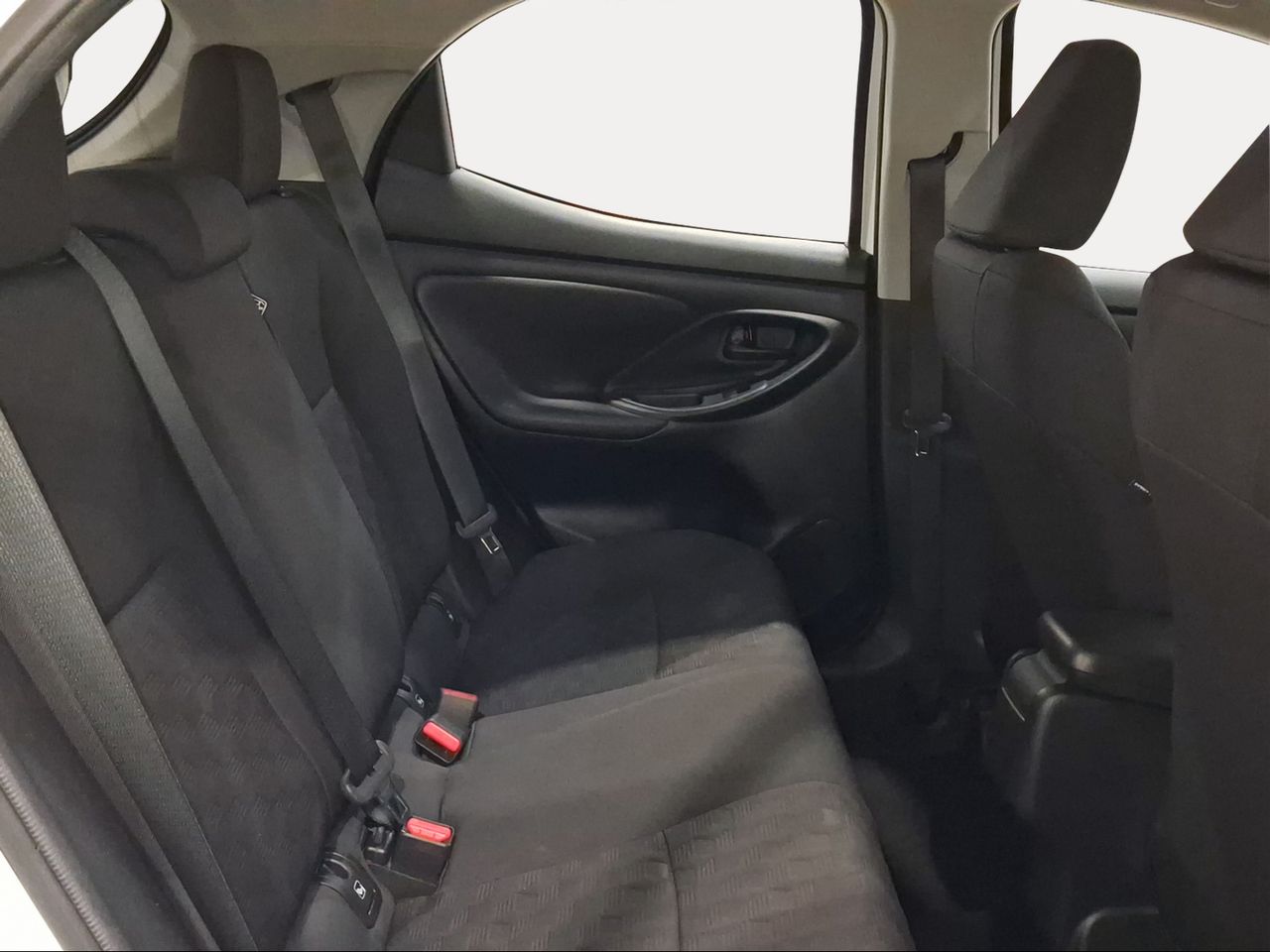 Toyota Yaris 1.5 120H Active Plus  - Foto 8