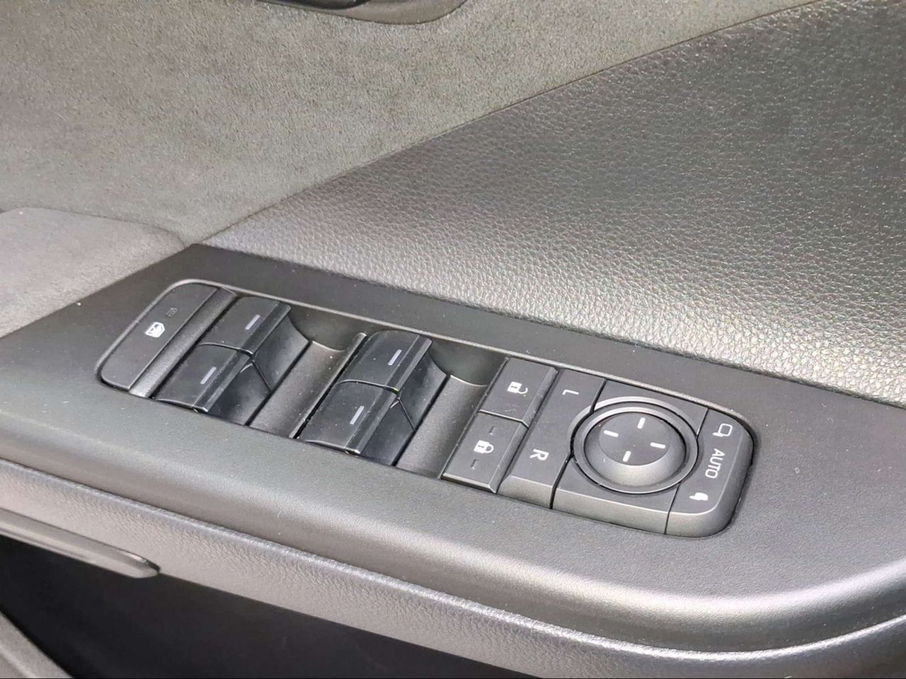 Toyota C-HR 1.8 Spirit Hybrid 140  - Foto 26