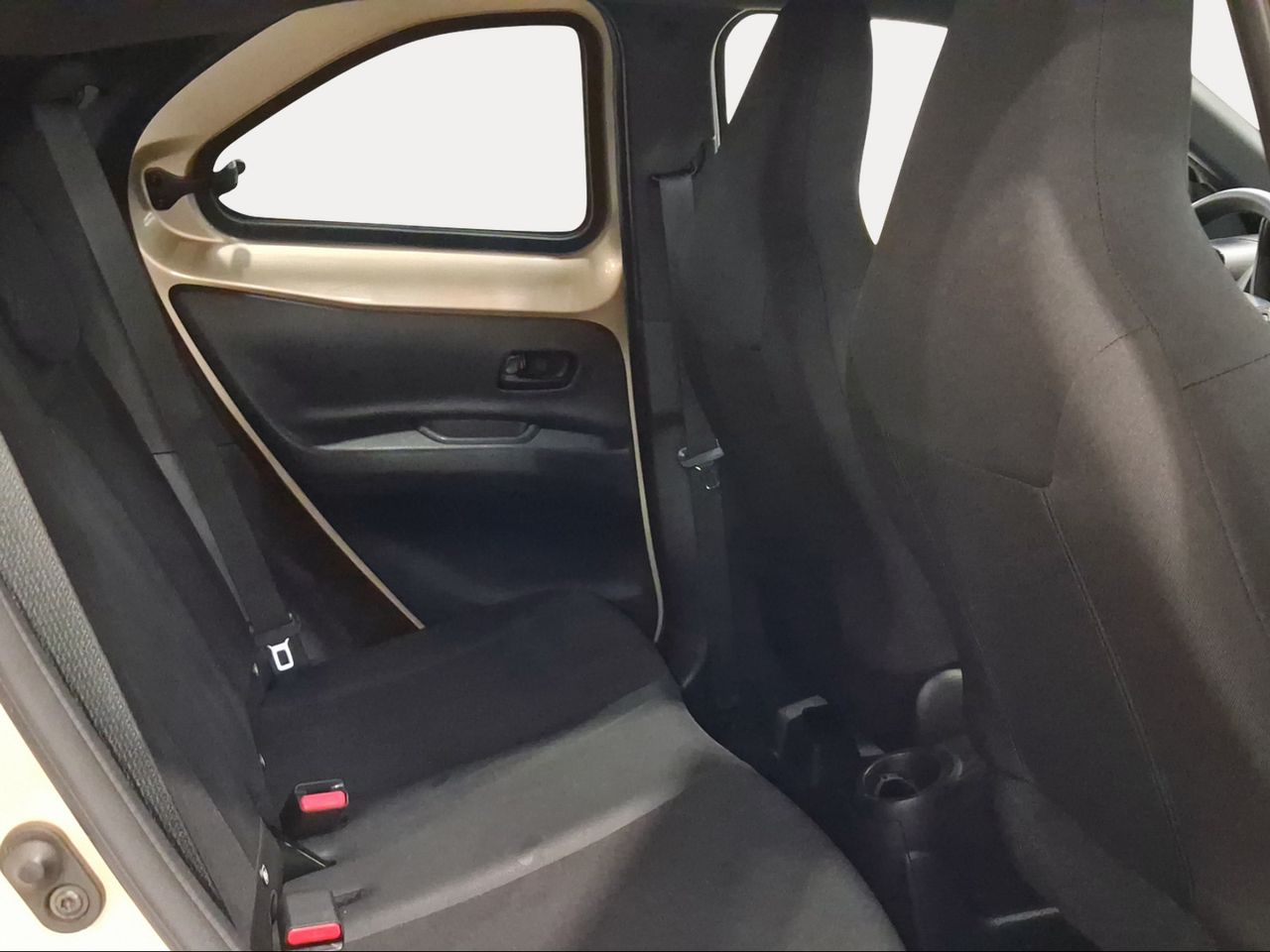Toyota Aygo X Cross 1.0 VVT-I 72CV Chic CVT  - Foto 8