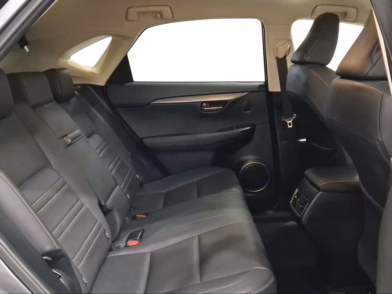Lexus NX 2.5 300h Premium 2WD  - Foto 8