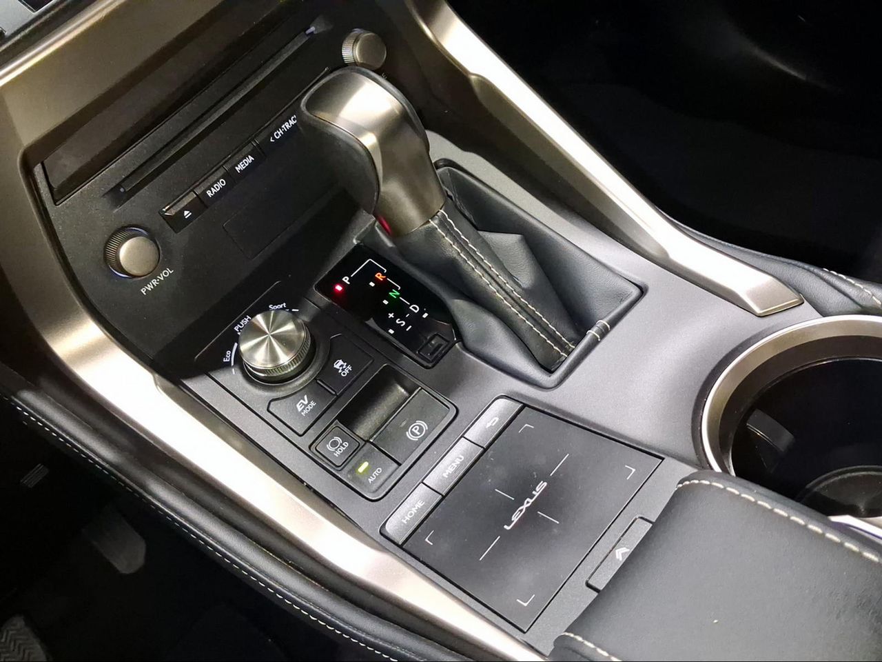 Lexus NX 2.5 300h Premium 2WD  - Foto 14