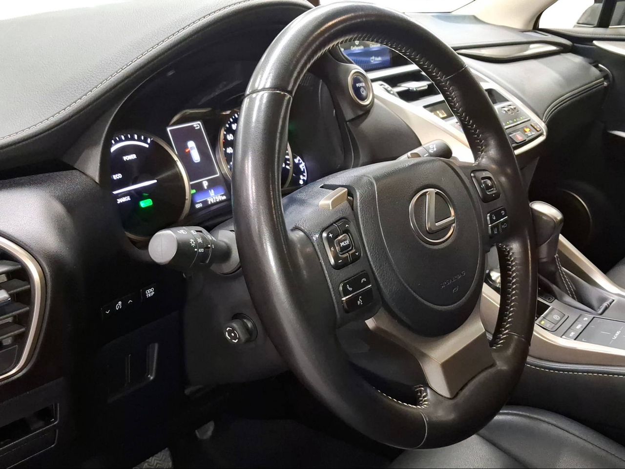 Lexus NX 2.5 300h Premium 2WD  - Foto 15