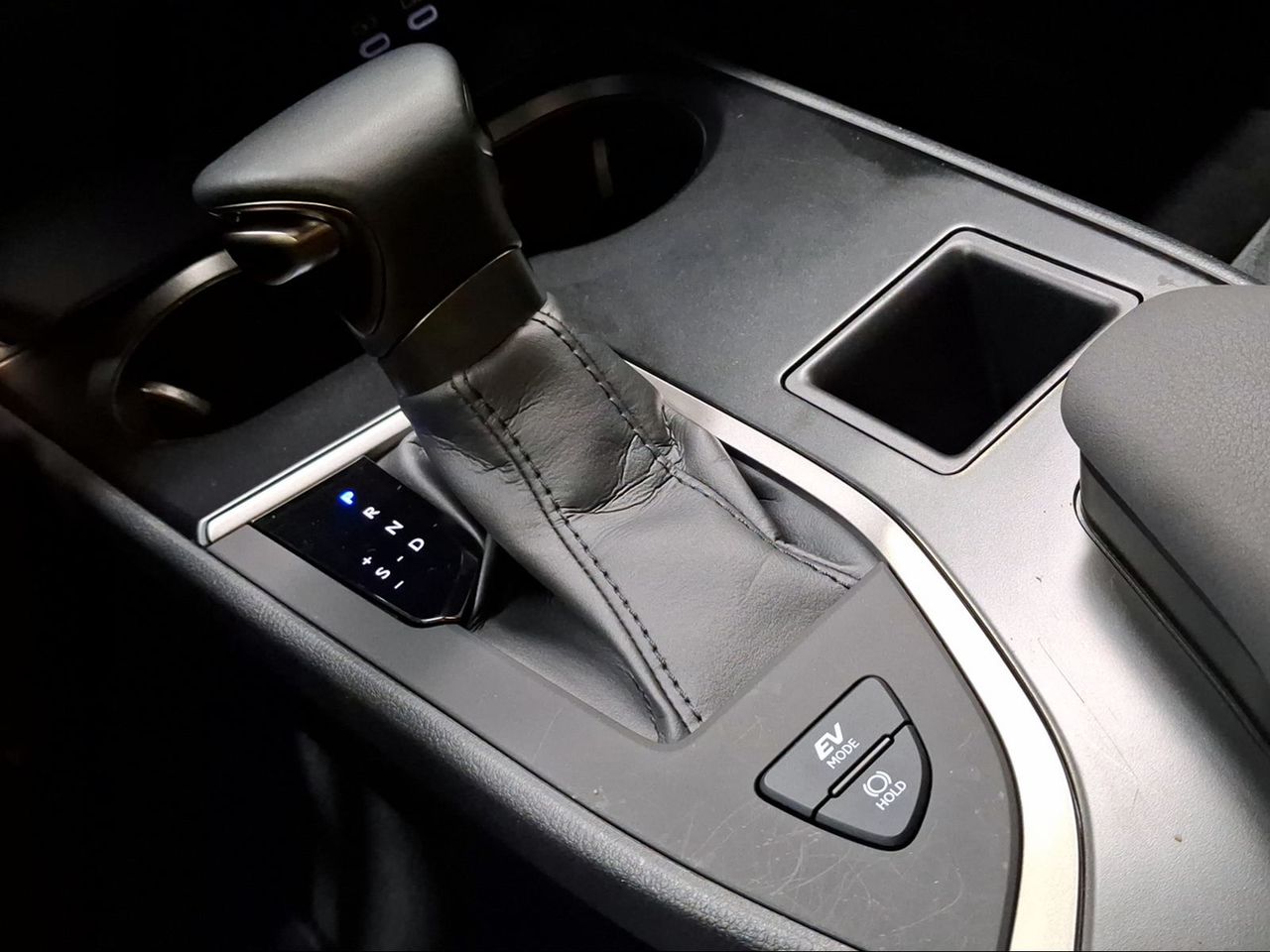 Lexus UX 2.0 250h Premium 2WD  - Foto 15