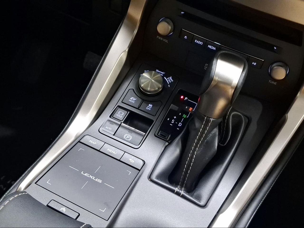 Lexus NX 2.5 300h Luxury 4WD  - Foto 14