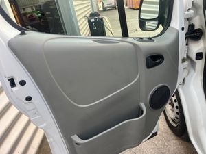 Opel Vivaro 1.9 CDTI  100 CV 6 VELOCIDADES FURGON 3 PLAZAS   - Foto 12