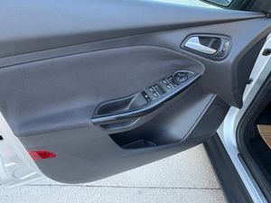 Ford Focus Berlina Business 1.0 EcoBoost 92 kW (125 CV) Auto-Start-Stop  - Foto 17
