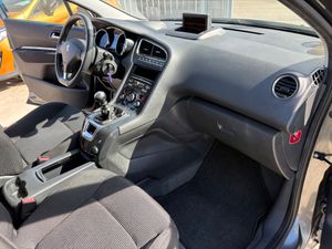 Peugeot 5008 Sport Pack 2.0 HDI 150 FAP 7 PLAZAS  - Foto 21