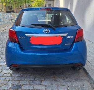 Toyota Yaris HYBRID 