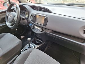 Toyota Yaris HYBRID 