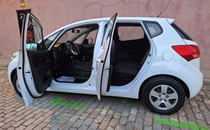 Kia Venga 1.4 CVVT  CONCEPT 