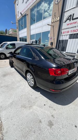 Volkswagen Jetta 1.6 TDI 105 DSG Advance Bluemotion Tech   - Foto 4