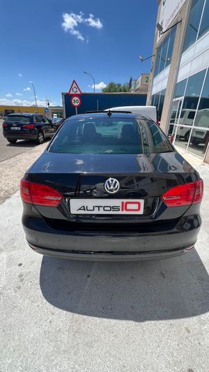 Volkswagen Jetta 1.6 TDI 105 DSG Advance Bluemotion Tech   - Foto 5