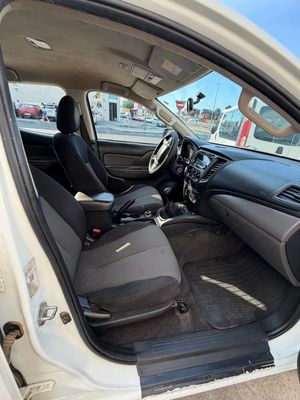 Mitsubishi L200 Double Cab 250 DI-D Motion - Foto 8