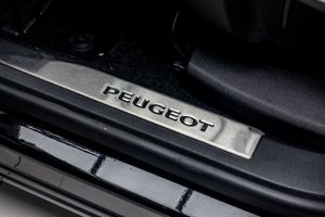 Peugeot 5008 GT 1.2 PURETECH 130 CV 5P 7 PLAZAS  - Foto 31