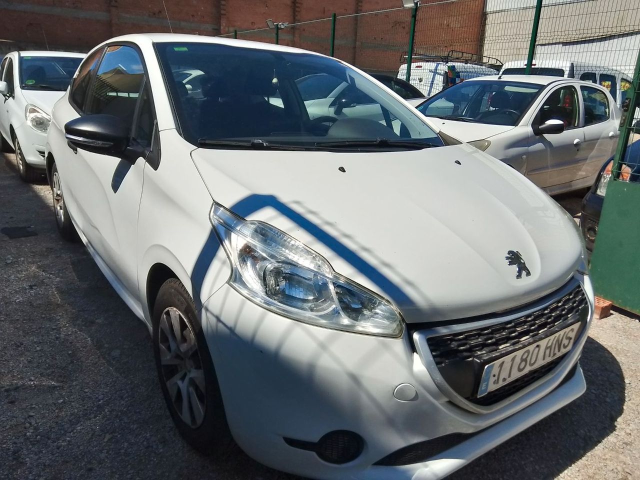 Peugeot 208 1.0   - Foto 1