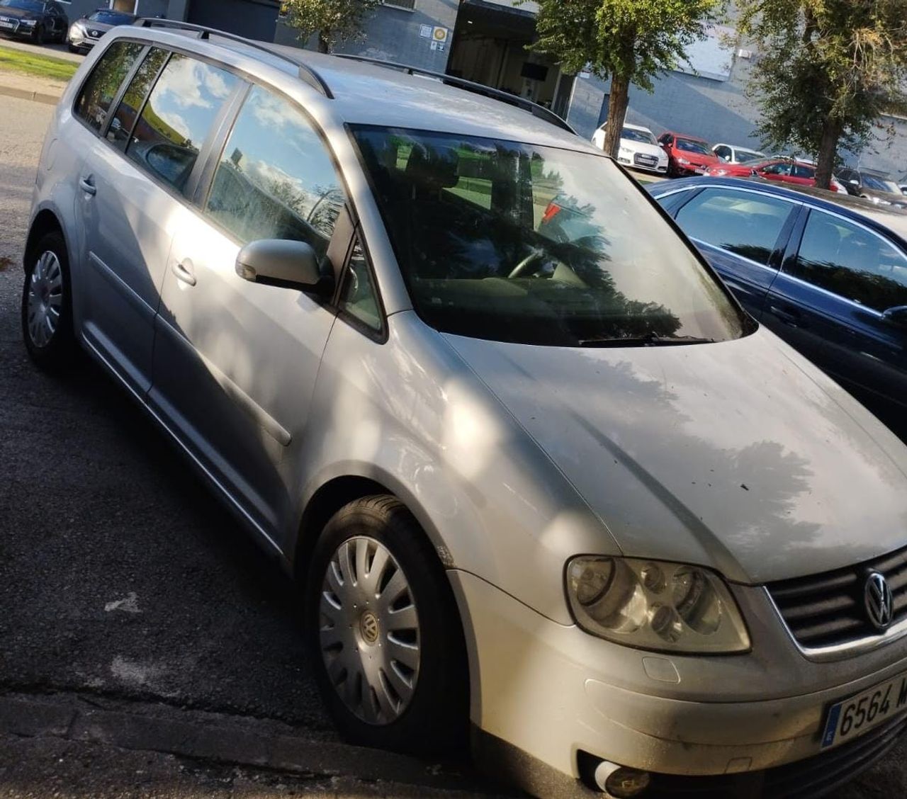 Volkswagen Touran 1.6   - Foto 1