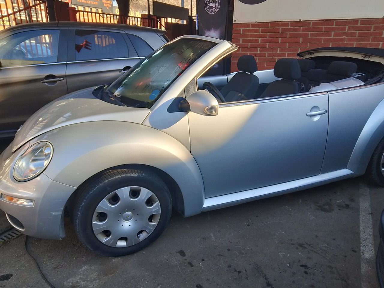 Volkswagen Beetle 1.6   - Foto 1