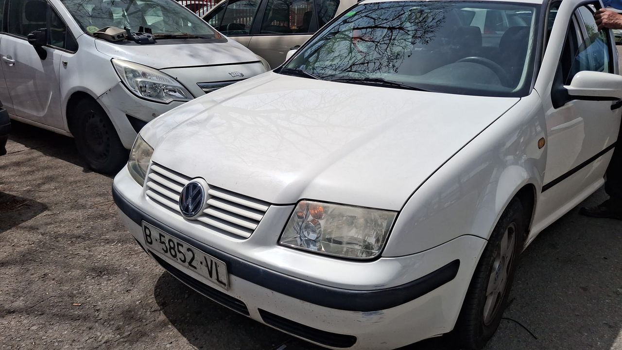 Volkswagen Bora 1.6   - Foto 1