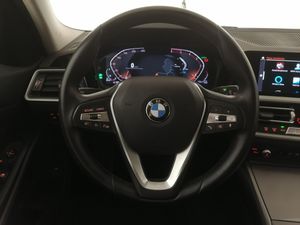 BMW Serie 3 318d Auto.Touring  - Foto 9