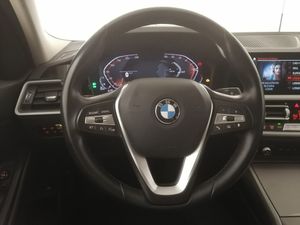 BMW Serie 3 318d Auto.Touring  - Foto 9