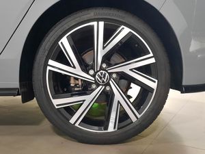 Volkswagen Golf Golf 1.5 eTSI R-Line DSG 110kW   - Foto 9
