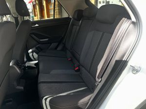 Volkswagen T-Roc LIFE AUTO  - Foto 13