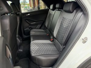 Volkswagen T-Roc R-Line 1.5 TSI 110 kW - Foto 12