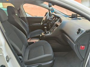 Peugeot 5008 Allure 1.2 PureTech 96KW 130CV SS   - Foto 7