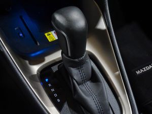 Mazda 2 Hybrid 1.5 85 kW (116 CV) CVT Select  - Foto 24