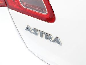 Opel Astra 1.7 CDTi 110 CV  - Foto 13