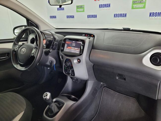 Toyota Aygo 1.0 70 xplay con Camera trasera!  - Foto 16