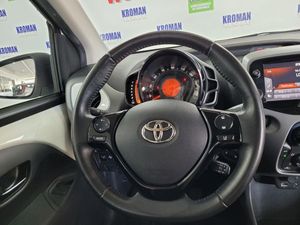 Toyota Aygo 1.0 70 xplay con Camera trasera!  - Foto 18