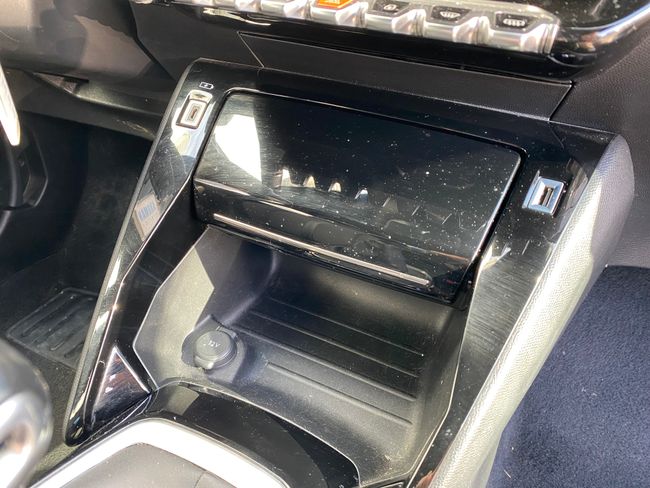 Peugeot 2008 1.2 Allure Pack Puretech 130S&S 6 Vel.  - Foto 23